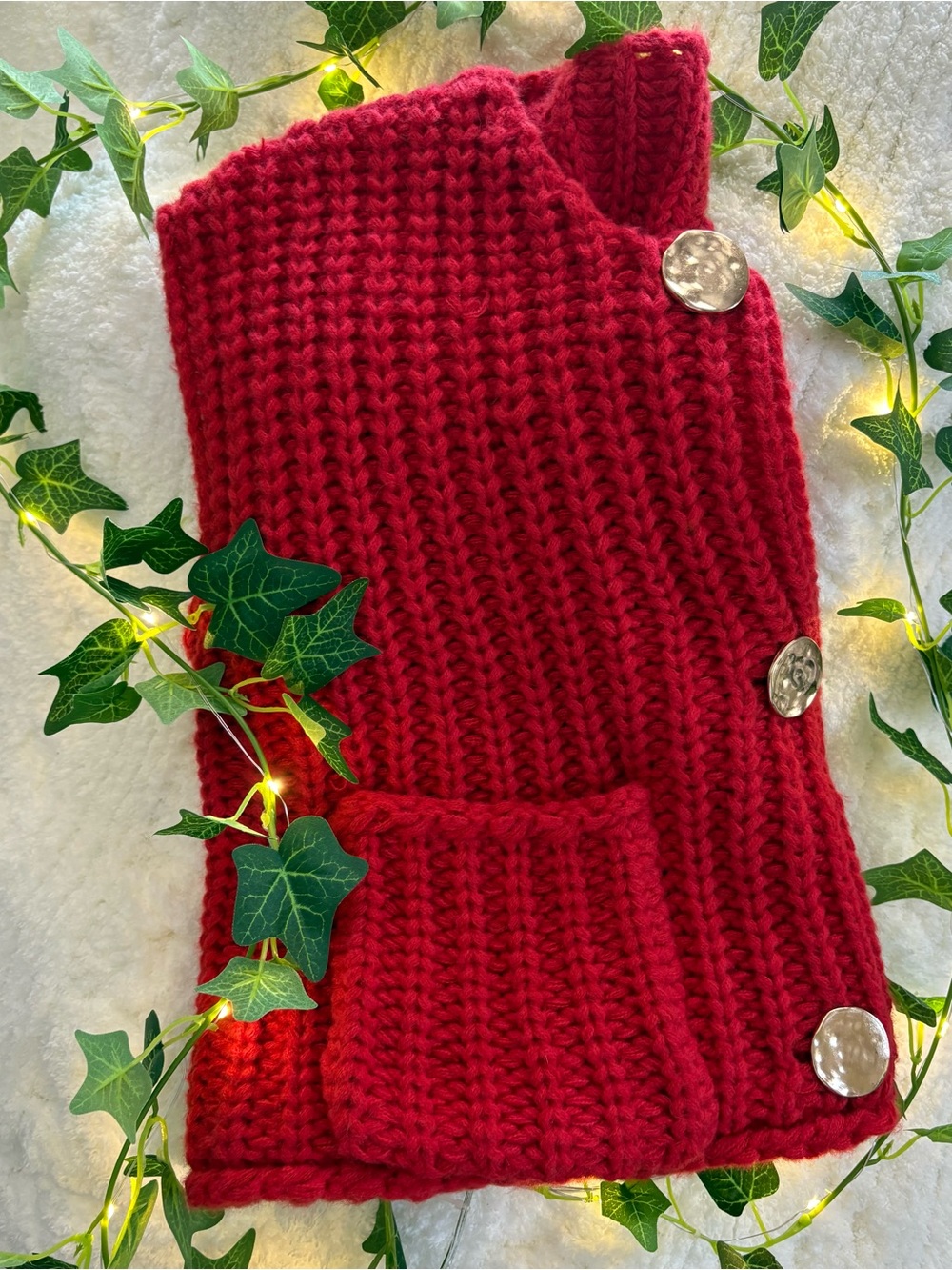 Red Chunky Knit Gold Button Vest Pockets Medium Holiday Christmas 🎄 🎥